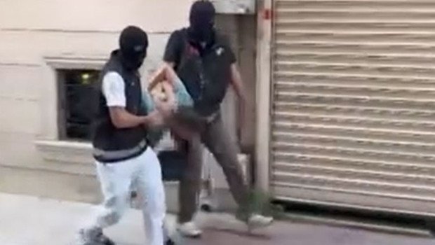 İngiltere’den kırmızı bültenle aranıyordu! İstanbul’da yakalandı