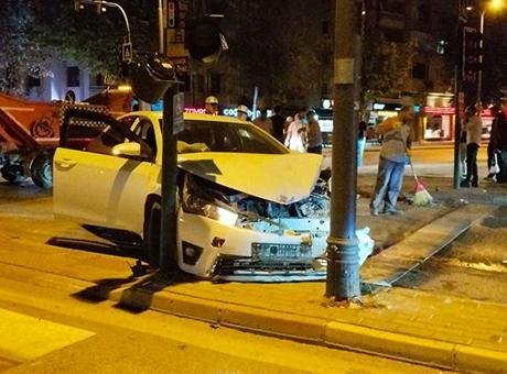 Bursa’da iki otomobilin çarpıştığı kazada 7 kişi yaralandı