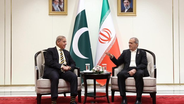 Pakistan Başbakanı Şerif, İran Cumhurbaşkanı Pezeşkiyan ile bölgesel gelişmeleri ele aldı