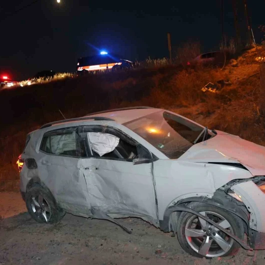 Nevşehir’de lastiği patlayan otomobil takla attı: İki kişi yaralandı