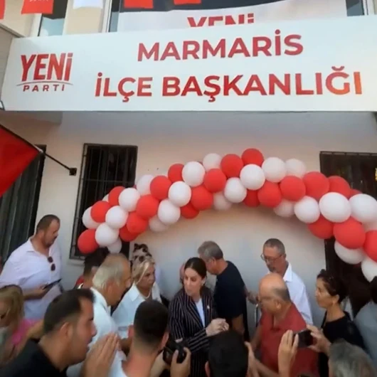 Yeni Parti’nin Marmaris ilçe binası açılışında Haluk Levent’in seslendirdiği şarkı çalındı