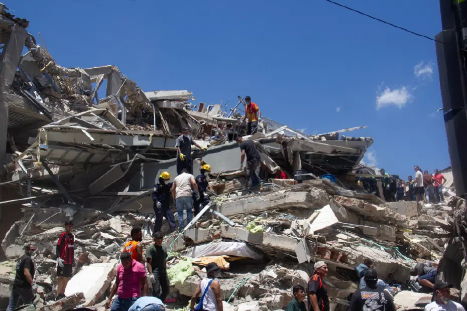 Kolombiya’da 7.4 şiddetinde deprem: Geniş çaplı yıkım kameralara yansıdı