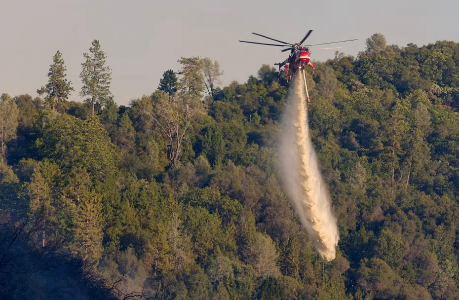 ABD’de yangına müdahale eden helikopter düştü