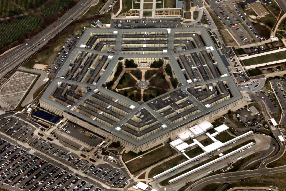 Pentagon, kendi gazetesinin tepe yönetimini tasfiye etti