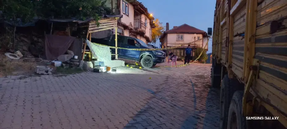 Telefondaki tartışma kanlı bitti. 77 yaşındaki adam iki genci katletti