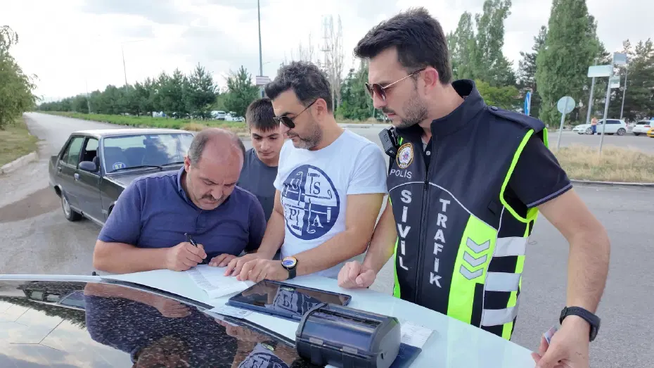 Korsan taksilerle 1 haftadır uğraşıyordu, kendisi de ceza yedi