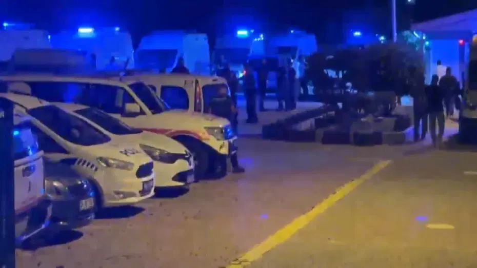 Zeytinburnu açıklarında gemide zehirlenen personel yardım istedi