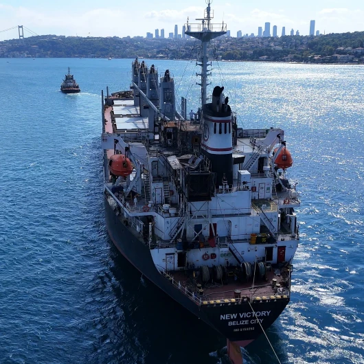 Rusya’da İHA saldırısına uğrayan gemi İstanbul Boğazı’ndan geçti