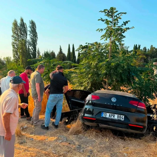 Balıkesir’de yangın bölgesine giden arazözle otomobil çarpıştı: Bir kişi hayatını kaybetti