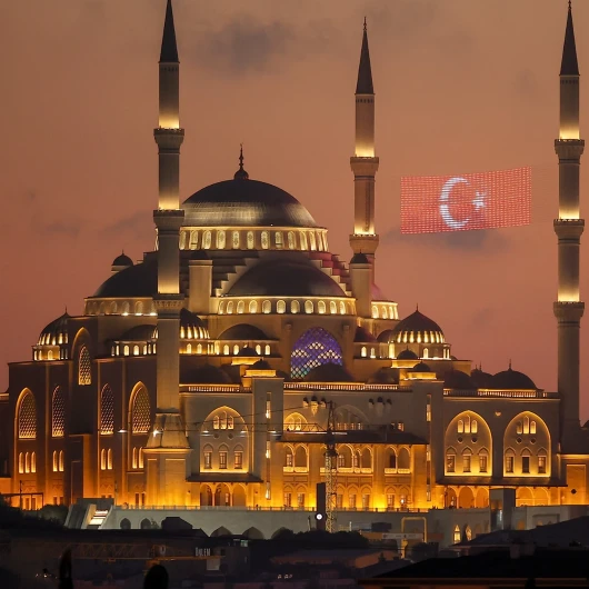 Türkiye’nin dört bir yanında Mevlit Gecesi dualarla karşılandı
