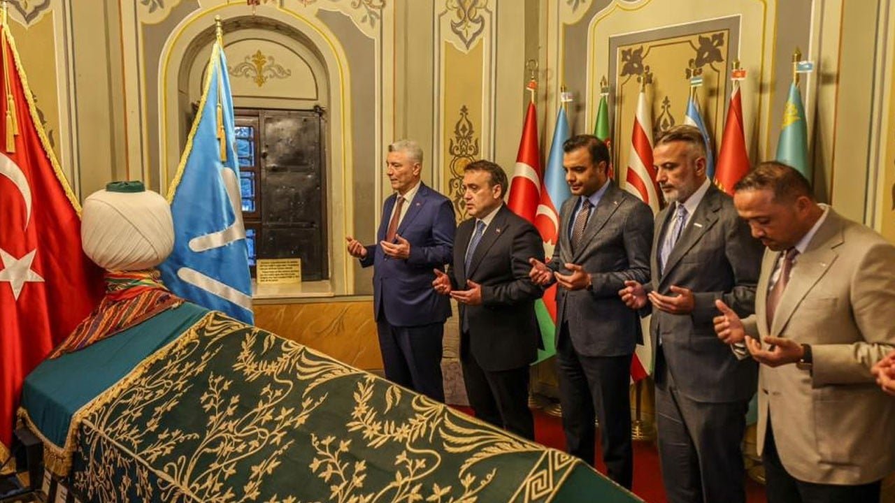 Bakan Bolat, Ertuğrul Gazi Türbesi’ni ziyaret etti