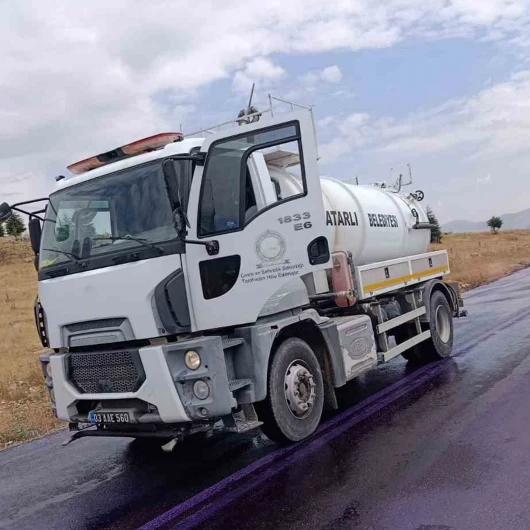 Afyonkarahisar’da yola dökülen kimyasal araçları mora boyadı