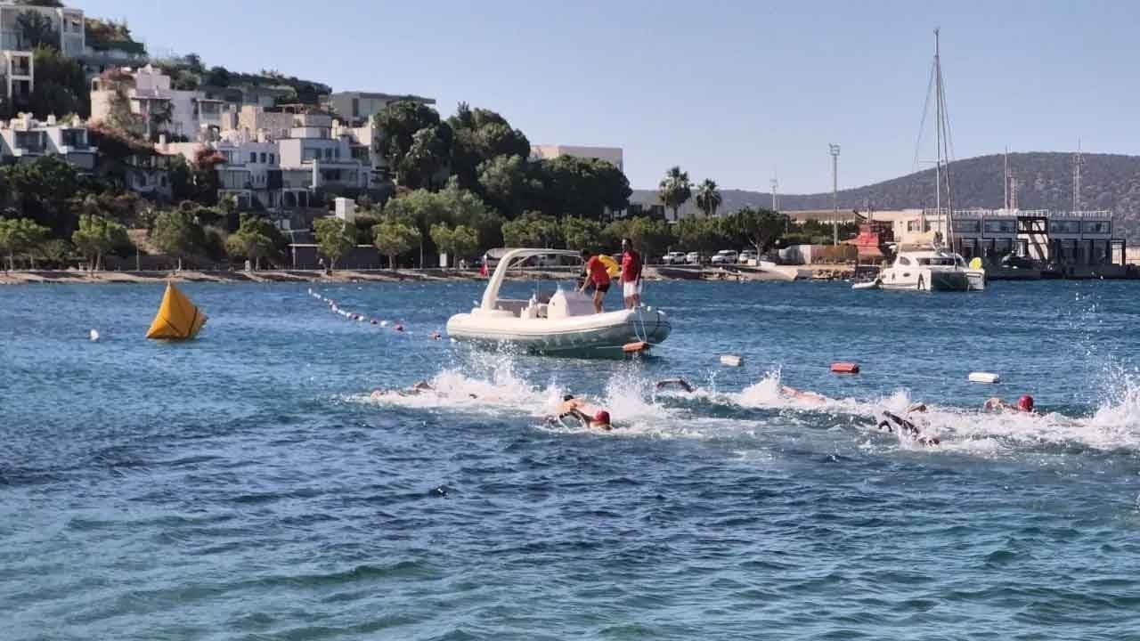 Bodrum’da dev organizasyon! Sağlık için denize giren yüzücüler kulaçları yarıştırdı!