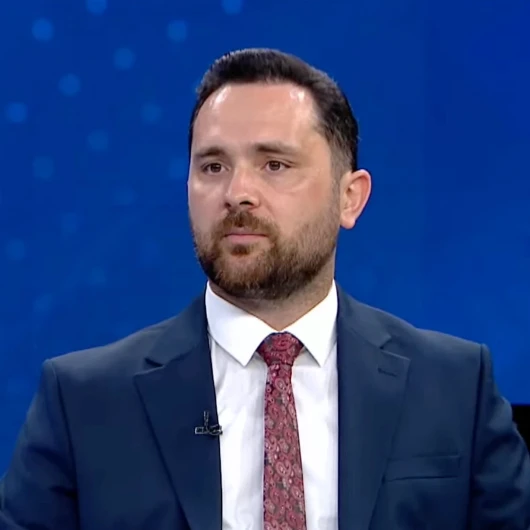 Ayhan Sarı ‘safları sıklaştırıyoruz’ diyerek yorumladı: Şer odakları birbirine düştü Türkiye bu fırsatı değerlendirmeli