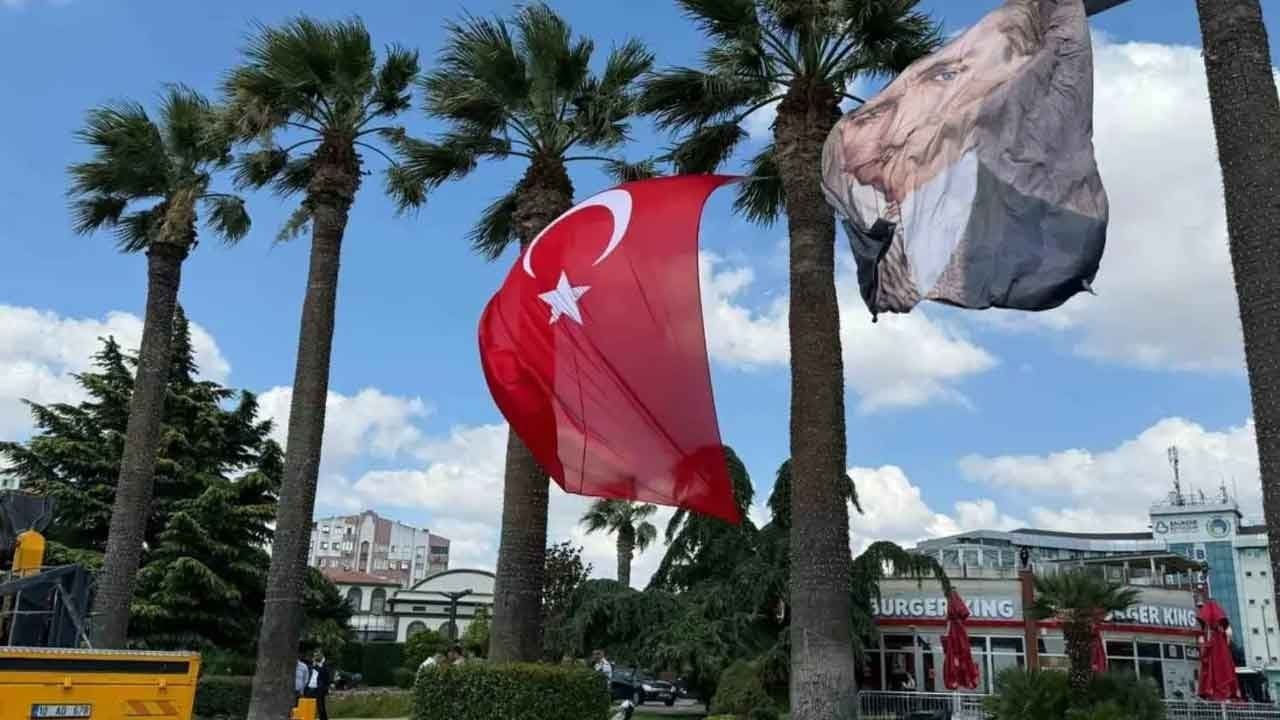 CHP’li belediyeden Zafer Bayramı’nda hazımsızlık skandalı! Devlete ve millet iradesine açık saygısızlık!