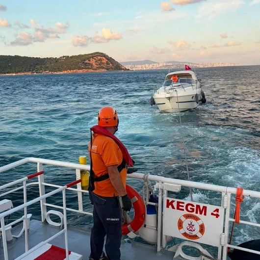 Marmara Denizi’nde Kınalıada açıklarında arızalanan tekne kurtarıldı: Yedeklenip emniyete alındı