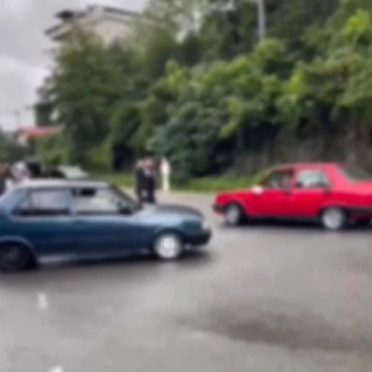 İki sürücü tehlike saçtı: Kavşakta driftin faturası pahalıya patladı