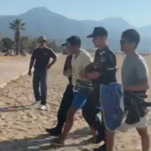 Kuşadası’nda seri hırsız suçüstü yakalandı: Üzerinden servet çıktı