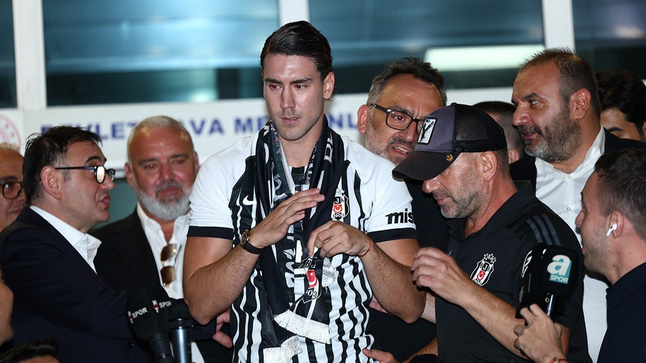 Beşiktaş, Vlahovic ile 3 yıllık sözleşme imzaladı