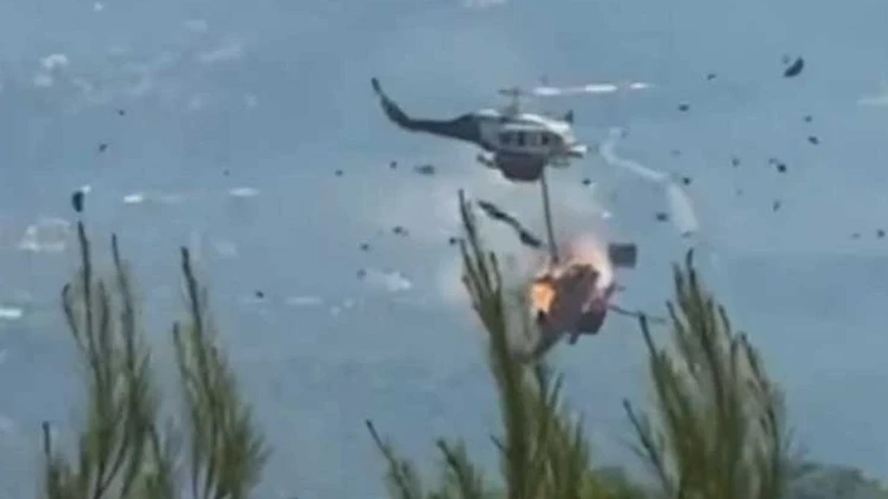 Yunanistan’da iki yangın söndürme helikopteri havada çarpıştı