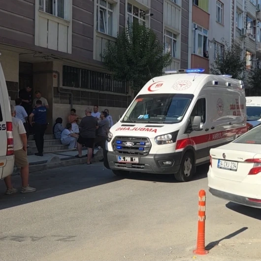 Evde dehşet: Gaziosmanpaşa’da bir kişi boğazı kesilmiş halde ölü bulundu