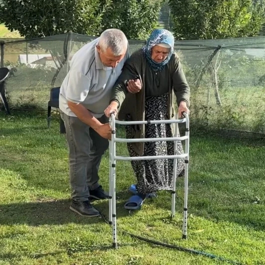 Yüksekova’da bir vefa hikayesi: 80 yaşındaki annesini 20 yıldır sırtında taşıyor, ‘O benim cennetim’