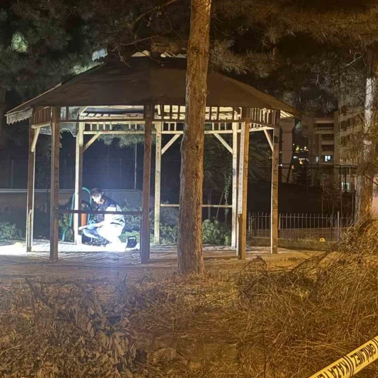 Tokat’ta okul bahçesinde ‘hırka’ kavgası: 3 yerinden bıçaklanan genç ağır yaralandı