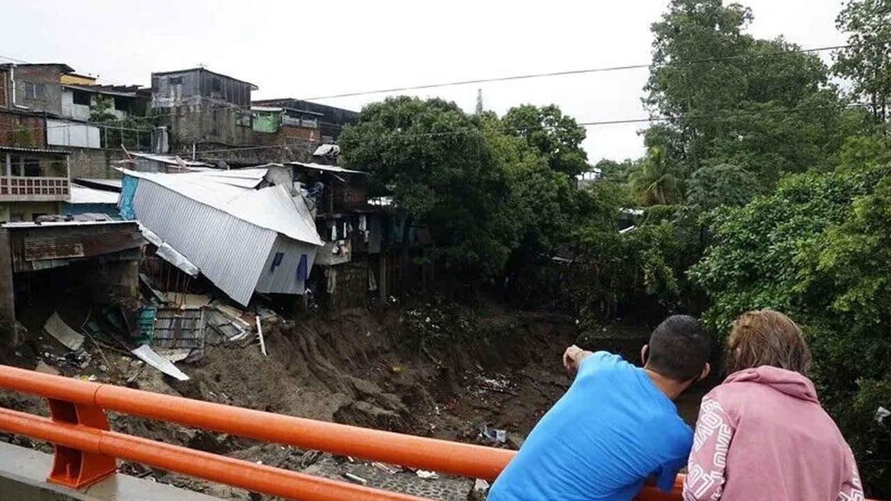 El Salvador’da, El Ninonnedeniyle “kırmızı alarm” ilan edildi