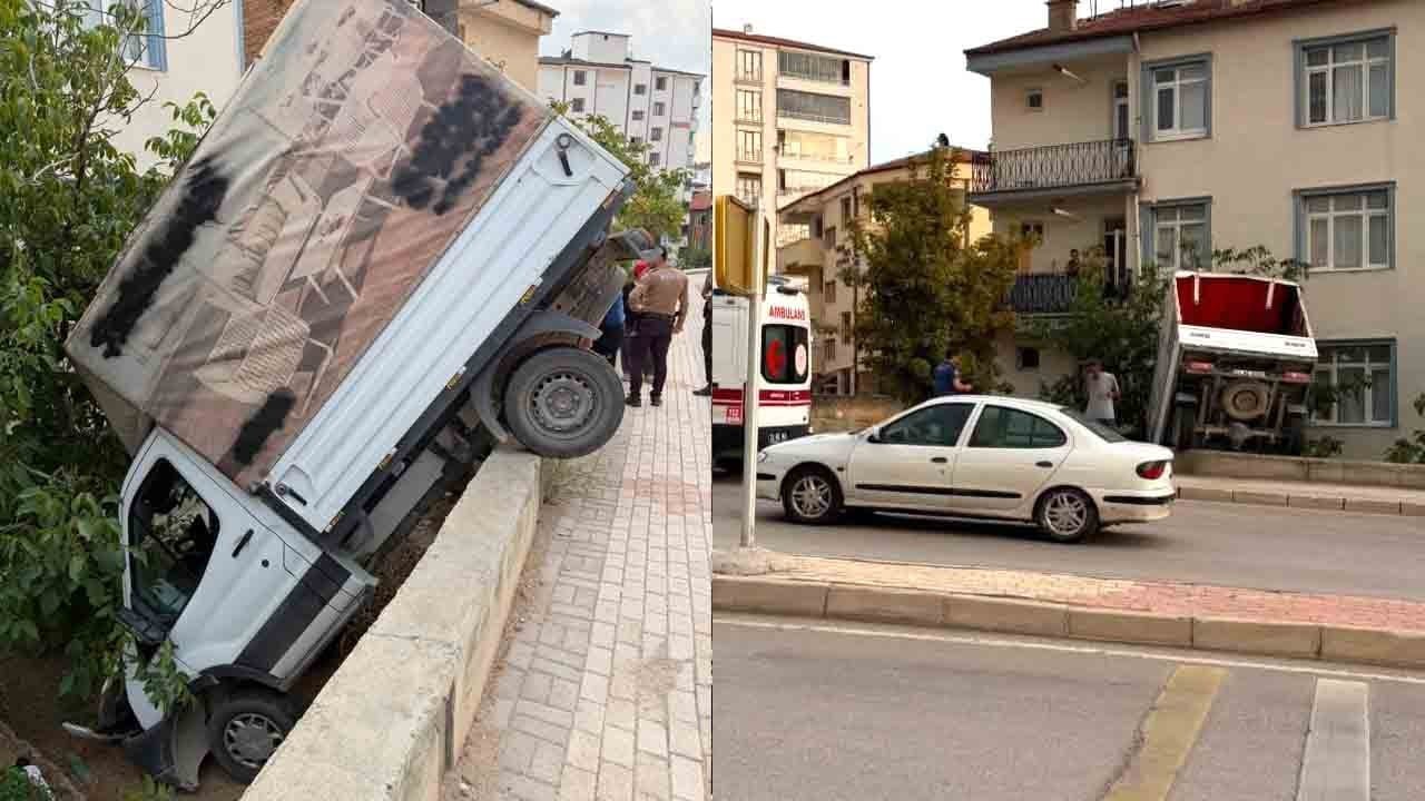 Elazığ’da faciadan dönüldü: Kamyonet bahçeye uçtu