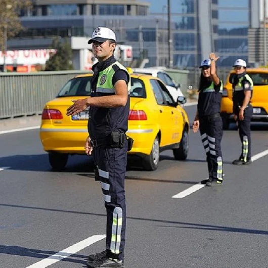 İstanbul’da Zafer Bayramı provası nedeniyle bazı yollar trafiğe kapatıldı