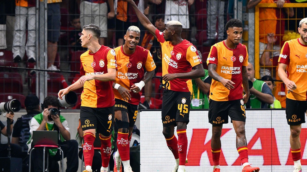 Galatasaray kendi evinde 3 puanı 3 golle aldı