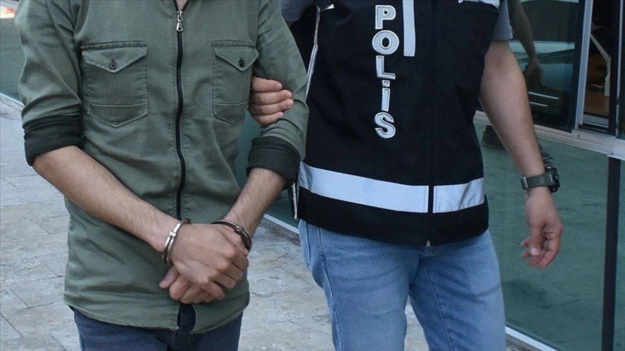 Yeni nesil suç örgütleriyle irtibatlı şahıs Azerbaycan’da yakalandı