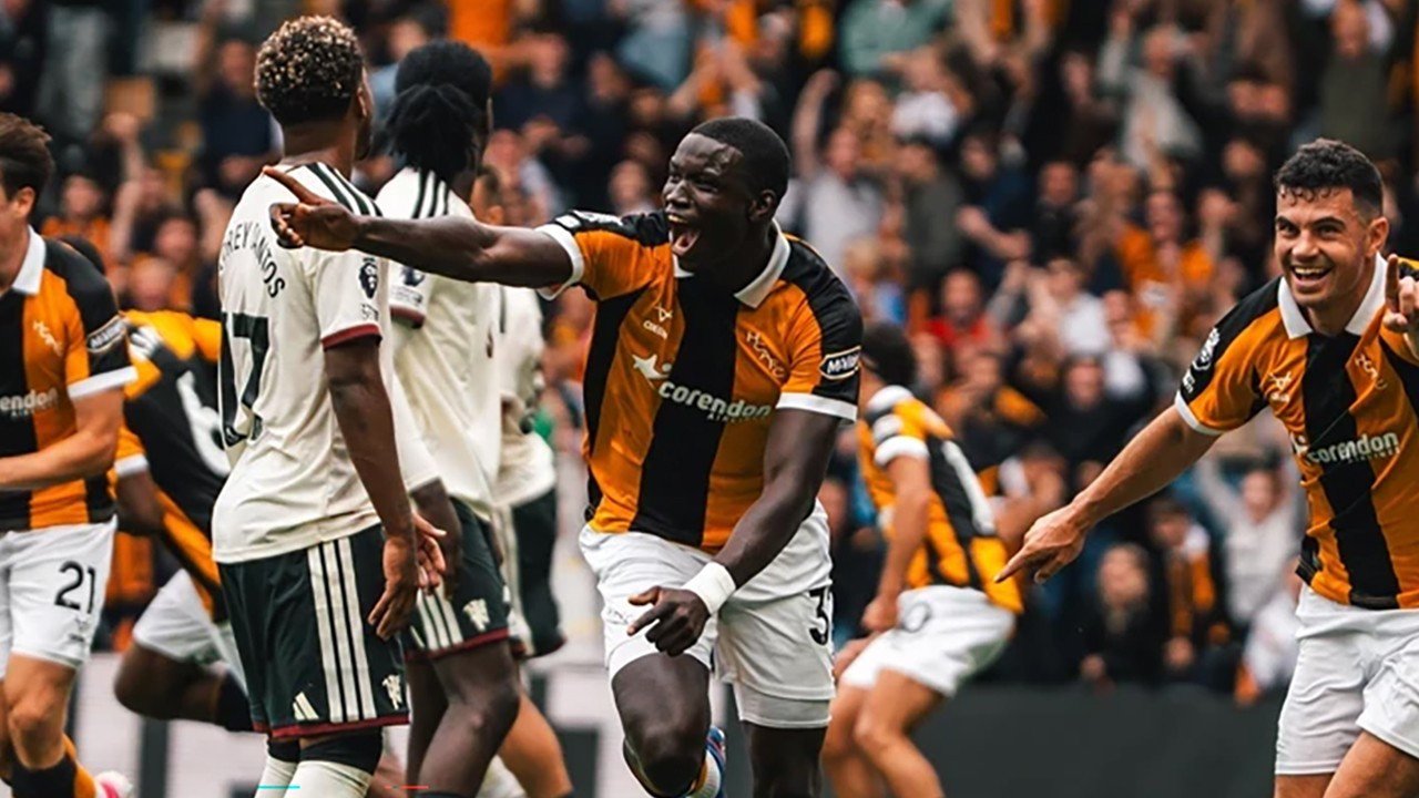 Hull City’den Premier Lig’e muhteşem dönüş: Manchester United’ı devirdi