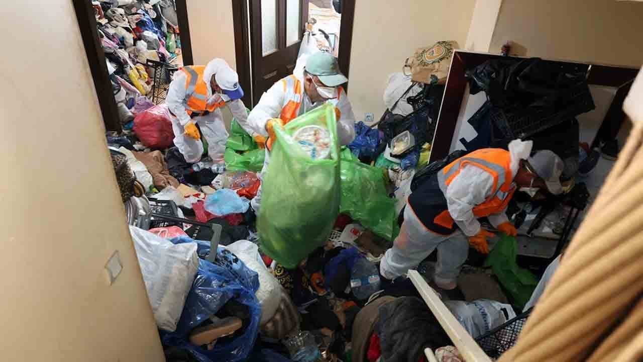 Kayseri’de inanılmaz görüntü: Bir evden 5 kamyon çöp çıktı!