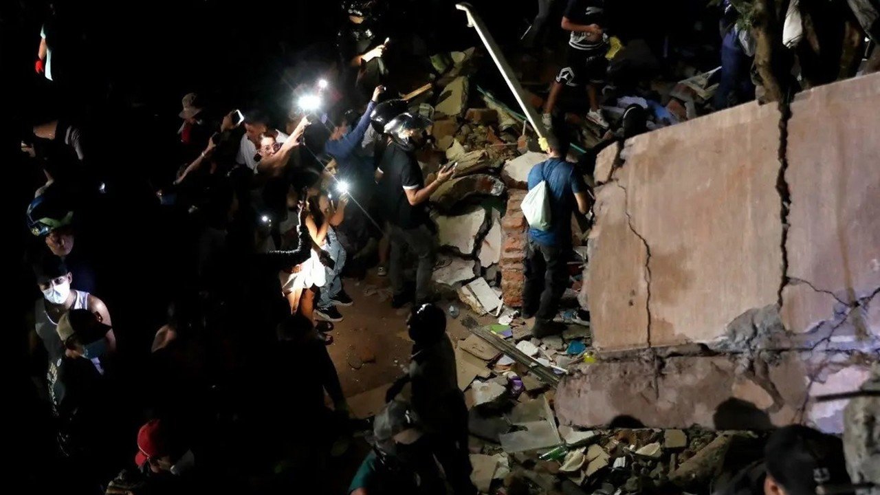 Kolombiya’da 7,4 büyüklüğündeki depremde ölenlerin sayısı 329’a çıktı