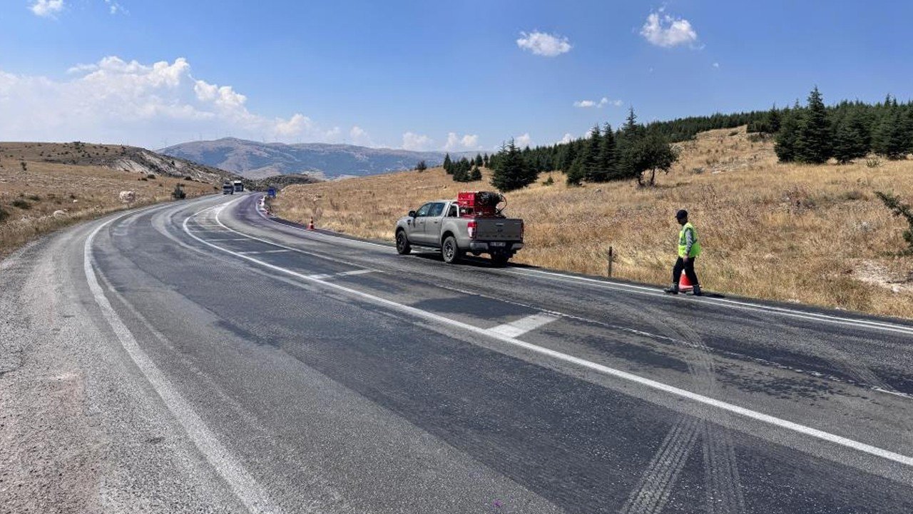Araçların mor renge boyandığı yoldaki gerçek ortaya çıktı