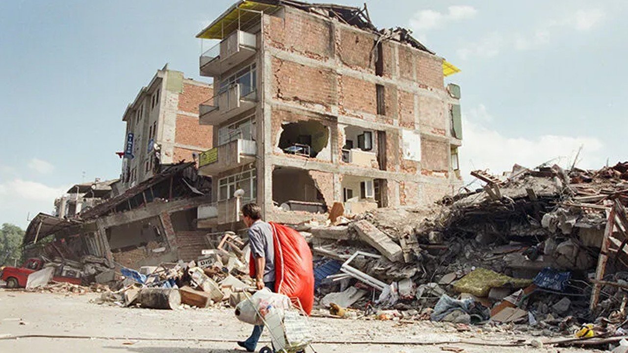Marmara Depremi’nde hayatını kaybedenler Kocaeli’de anıldı