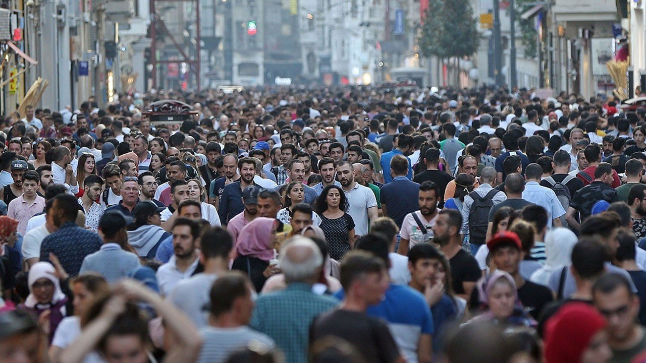 Türkiye’nin nüfus piramidi tersine dönüyor