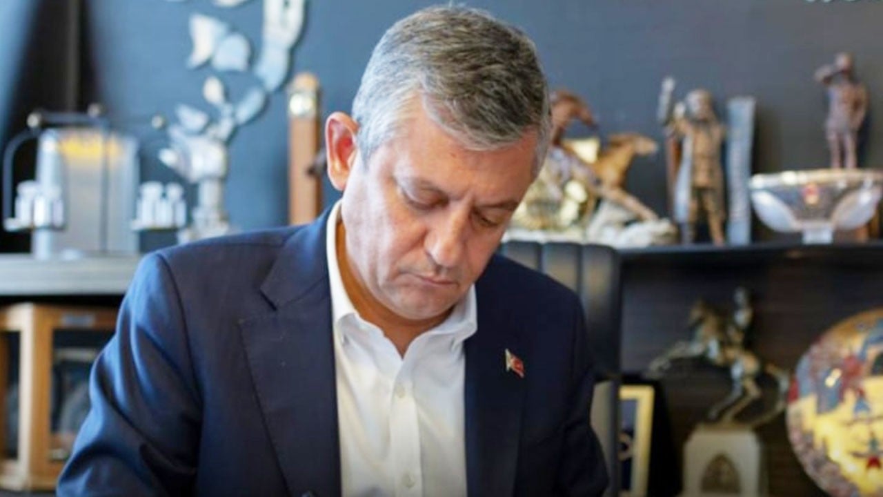 Özgür Özel, Lütfi Savaş’ı andı: Lanet olsun! Ellerim kırılsaydı…