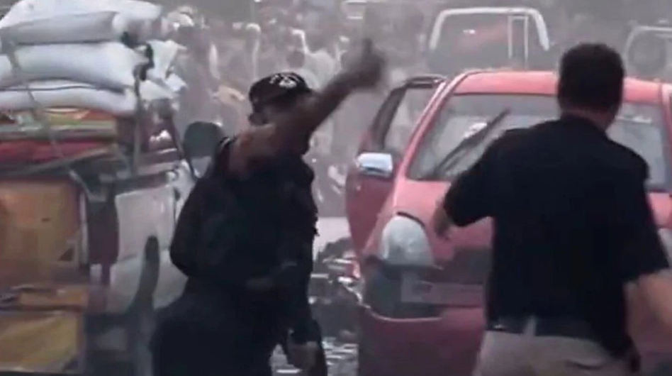 Pakistan’da mitinge canlı bomba saldırısı! Çok sayıda ölü ve yaralı var