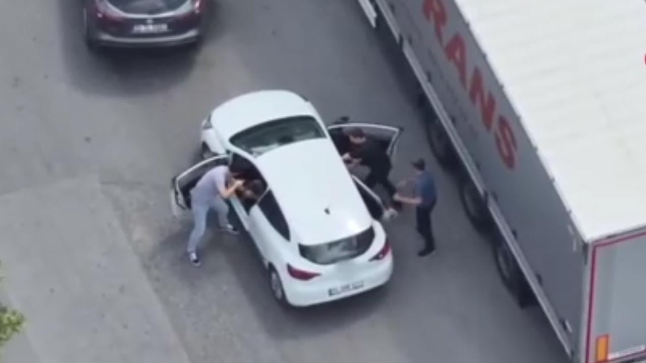 Polisten film gibi uyuşturucu operasyonunda 2 gözaltı