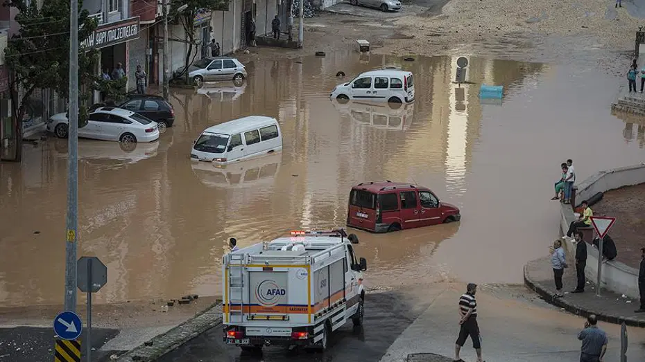 26 il için sarı ve turuncu kodlu uyarı. Sel ve su baskınlarına dikkat