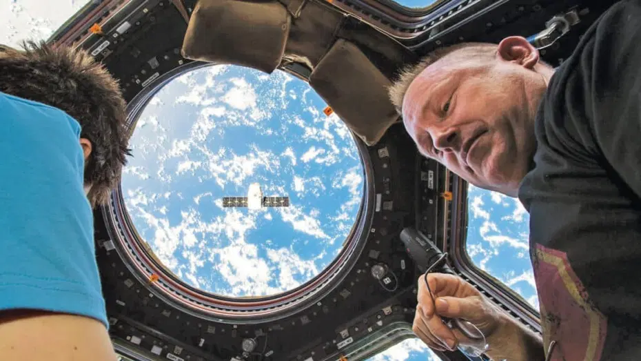 NASA astronotu ilk kez anlattı. “Makineli tüfek gibiydi, Dünya’ya dönemeyebiliriz diye düşündüm”
