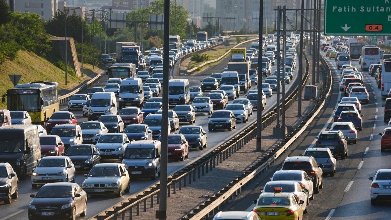 İstanbul’da yarın bazı yollar trafiğe kapatılacak: Saatler ve alternatif güzergahlar belli oldu