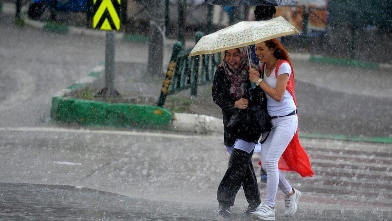 Yağmur arası uzun sürdü: Sağanak geniş alana yayılacak