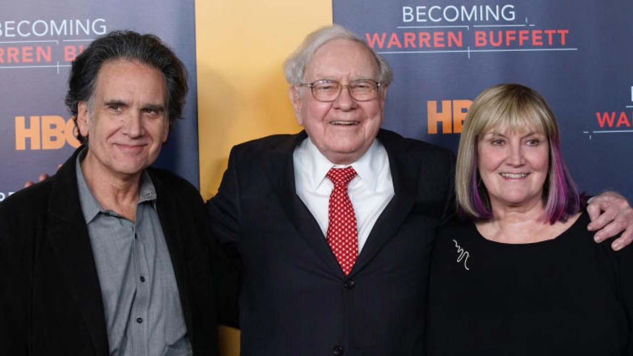 Üçü de üniversiteyi yarıda bıraktı: Warren Buffett’ın çocuklarından istediği tek şey…