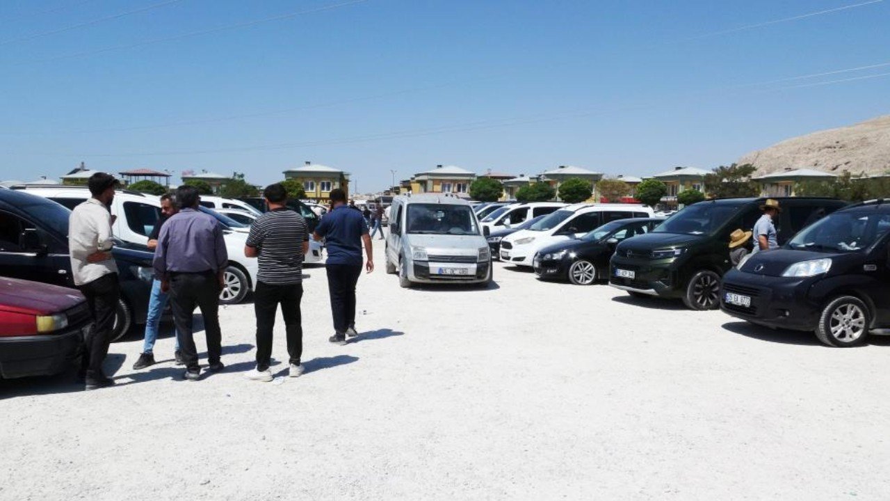 İkinci el oto pazarında altın etkisi: Soran çok, alan yok