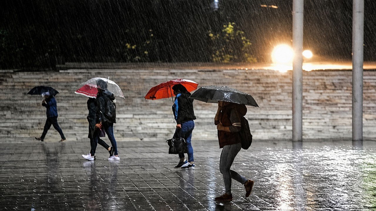 Meteoroloji yurdun büyük bir bölümünü uyardı: Sağanak tüm yurdu saracak