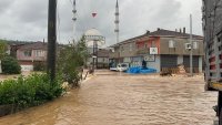 Sağanak esareti! Dere taştı, su baskınları yaşandı!