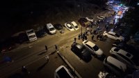 Yol çöktü! Araçlar çukura düştü